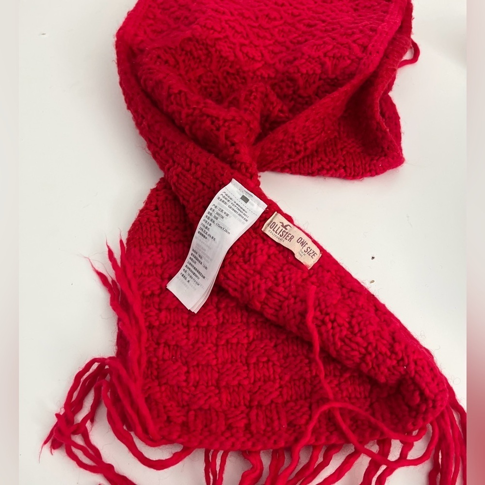 Hollister Red Chunky Knit Scarf with Fringe – One Size - Picture 3 of 6